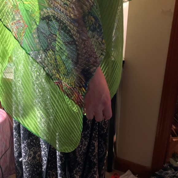 Bright multi colored pullover cape - Picture 7 of 11